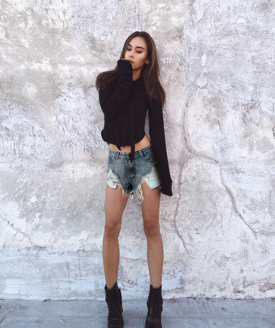 SLIM-FIT HIGH WAIST WORN POCKET DENIM SHORTS